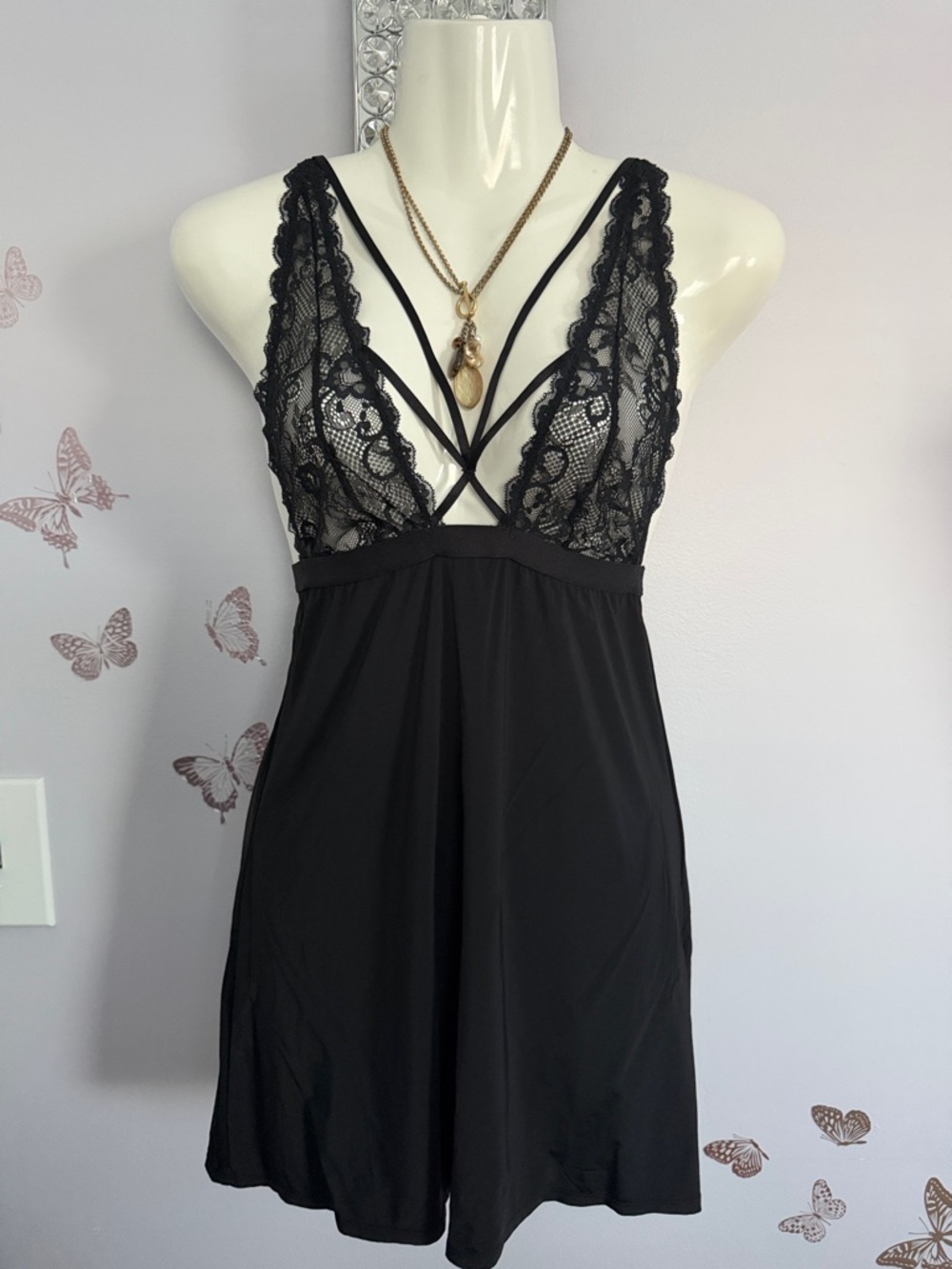 Forever 21 Black Lace Plunge Strappy Chemise